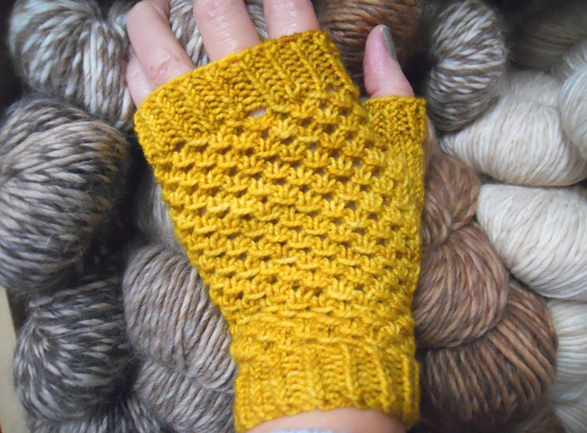 gold mitt natural background